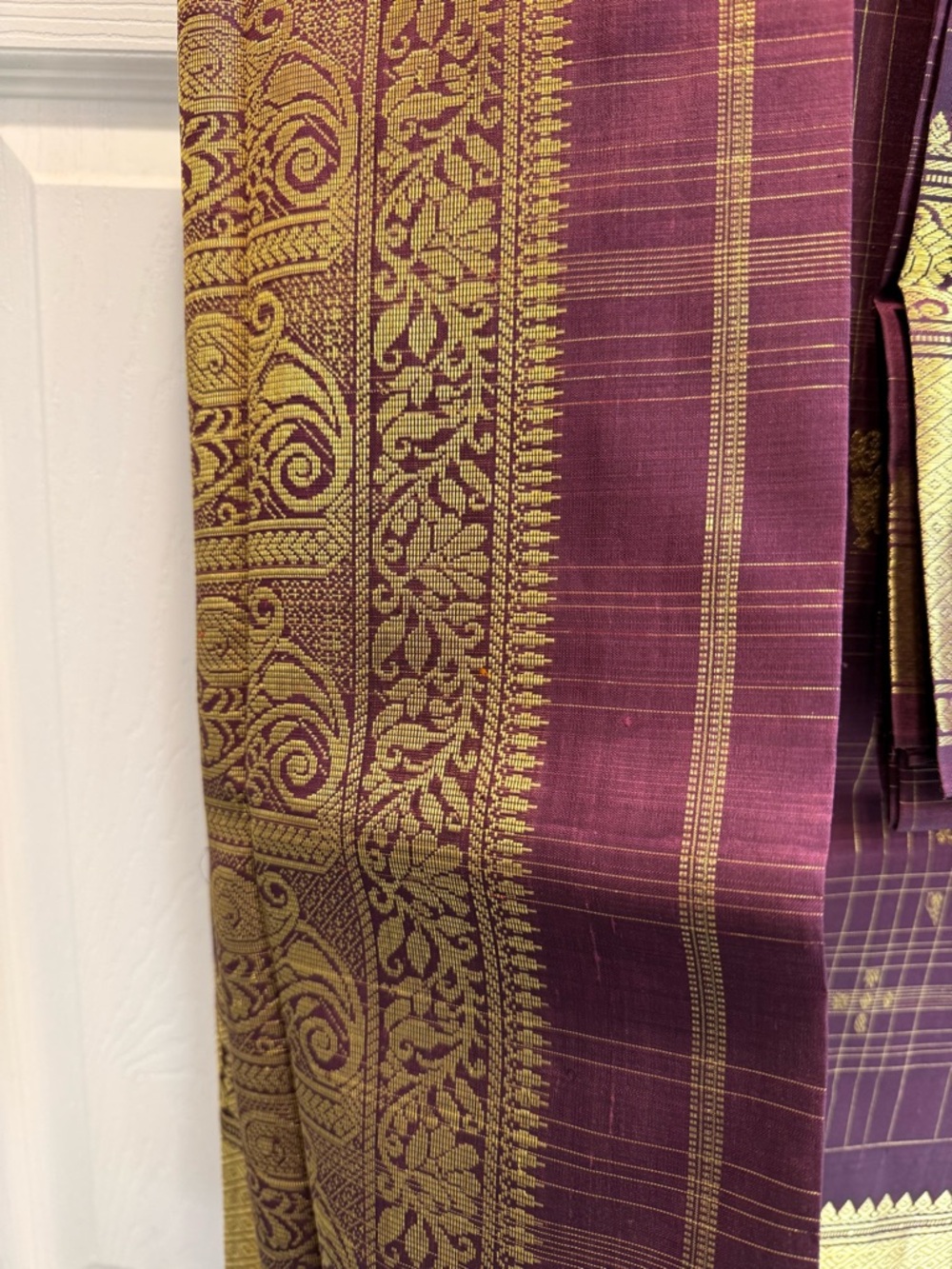 Women's Maroon Kanjivaram Silk Saree with blouse piece - Picture 12 of 13